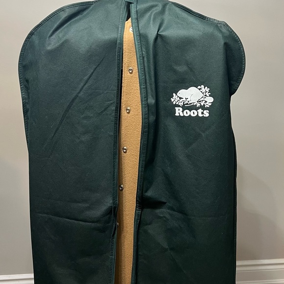 Roots Wool & Leather Unisex Varsity Jacket Medium
Purchase Price $489 + HST - Picture 2 of 4